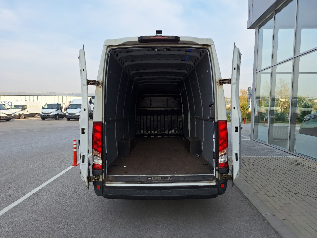 IVECO Daily 35S14 16m3 - Цельнометаллический фургон: фото 2 IVECO Daily 35S14 16m3 - Цельнометаллический фургон: фото 2
