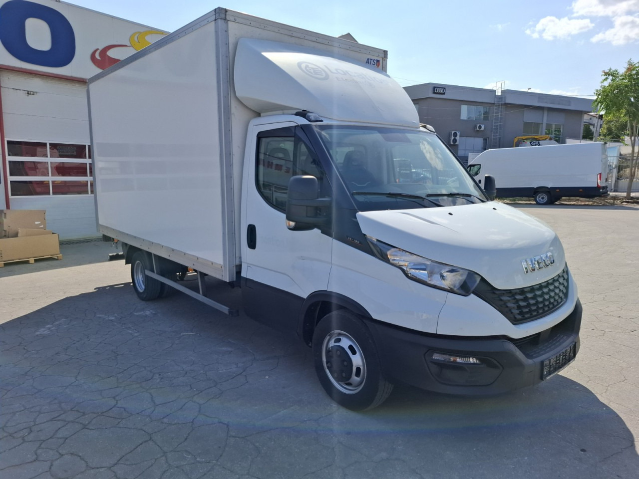 IVECO Daily 35C16H3.0 box/lift - Фургон с закрытым кузовом: фото 1 IVECO Daily 35C16H3.0 box/lift - Фургон с закрытым кузовом: фото 1