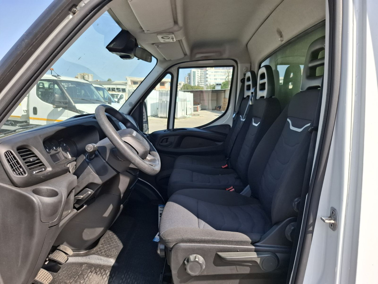 IVECO Daily 35C16H3.0 box/lift - Фургон с закрытым кузовом: фото 2 IVECO Daily 35C16H3.0 box/lift - Фургон с закрытым кузовом: фото 2