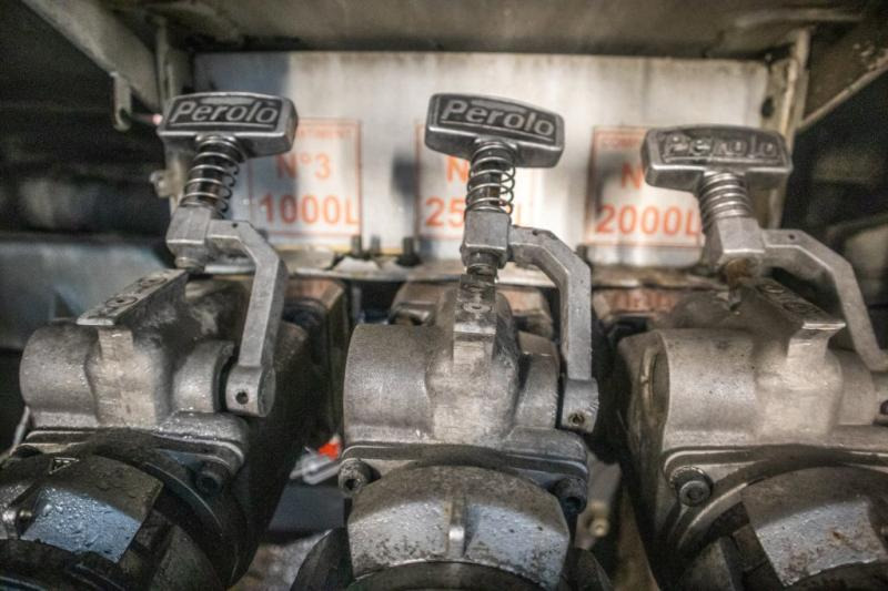 Renault 180 DCI+5500L/3COMP LAMES - Грузовик-цистерна: фото 5 Renault 180 DCI+5500L/3COMP LAMES - Грузовик-цистерна: фото 5