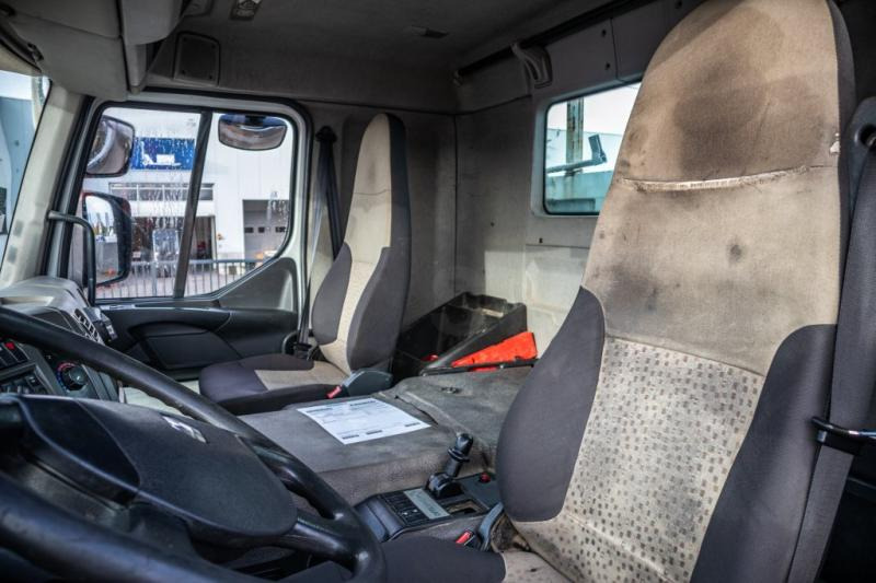 Фото интерьера 2: Грузовик бортовой/ Платформа, Автоманипулятор Renault KERAX 380 DXI+E5+PK18TM/3EXT