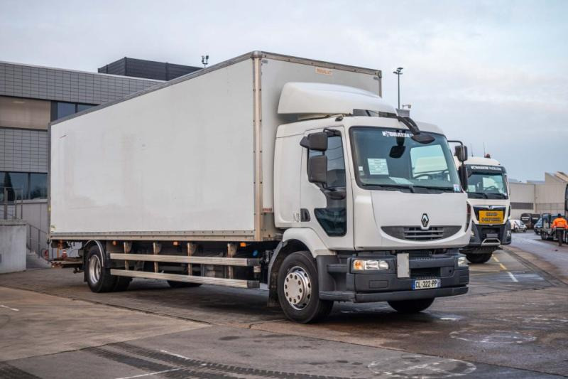 Renault MIDLUM 270 DXI (18t.)+DHOLLANDIA 2T. - Грузовик с закрытым кузовом: фото 2 Renault MIDLUM 270 DXI (18t.)+DHOLLANDIA 2T. - Грузовик с закрытым кузовом: фото 2