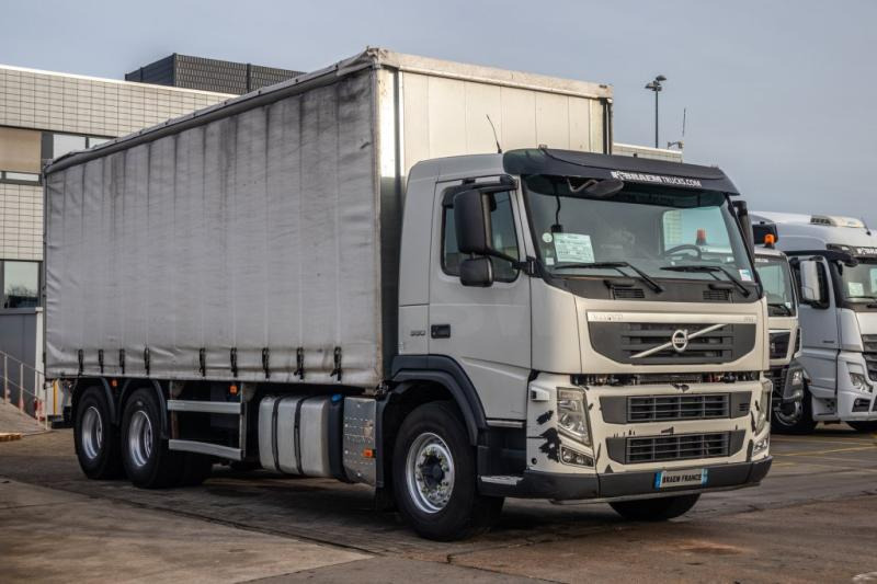 Volvo FM330-6x2-10 pneus/tires-intarder - Тентованный грузовик: фото 2 Volvo FM330-6x2-10 pneus/tires-intarder - Тентованный грузовик: фото 2