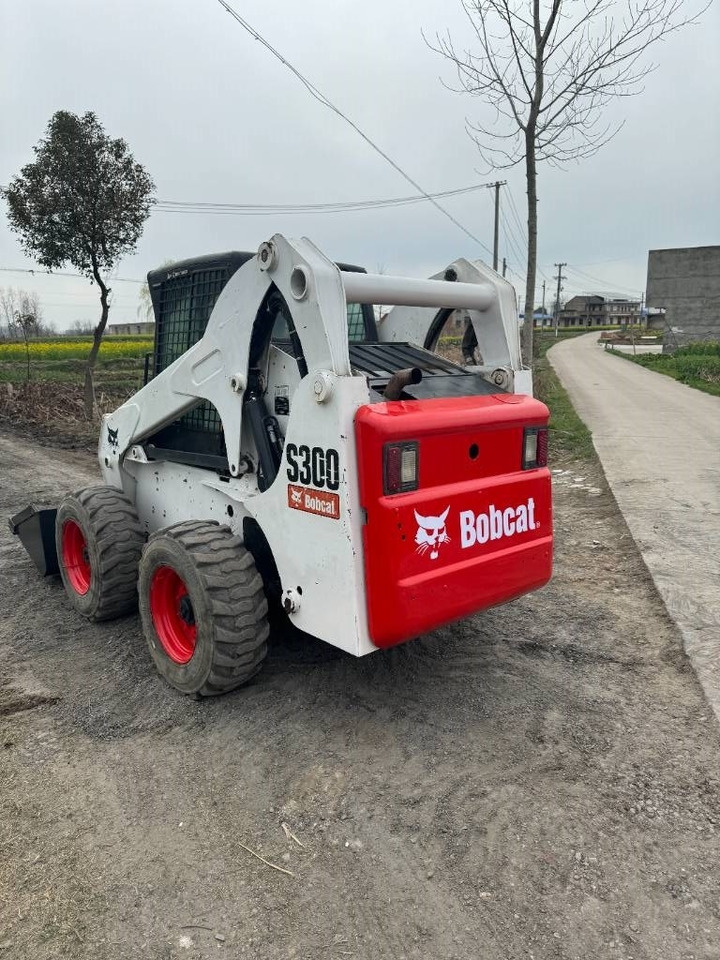 Bobcat S 300 - Мини-погрузчик с бортовым поворотом: фото 4 Bobcat S 300 - Мини-погрузчик с бортовым поворотом: фото 4