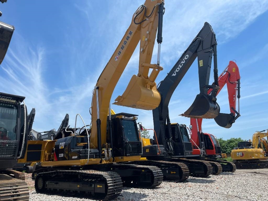 CAT 323D2  - Гусеничный экскаватор: фото 4 CAT 323D2  - Гусеничный экскаватор: фото 4