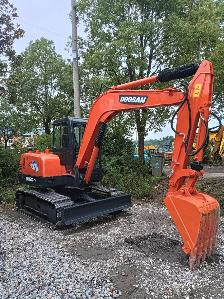 Doosan DH 60 - Гусеничный экскаватор: фото 1 Doosan DH 60 - Гусеничный экскаватор: фото 1