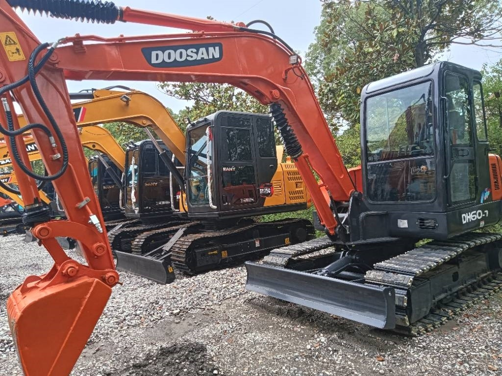 Doosan DH 60 - Гусеничный экскаватор: фото 2 Doosan DH 60 - Гусеничный экскаватор: фото 2