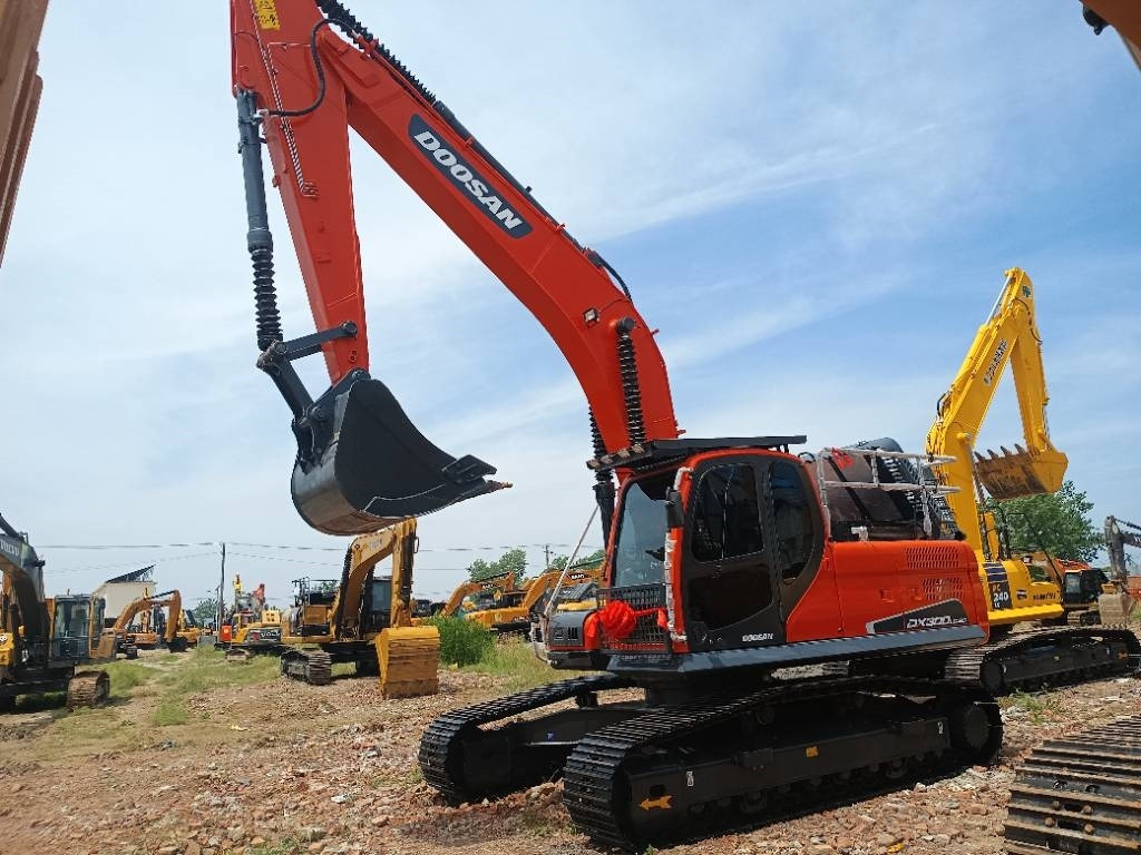 Doosan DX 300 - Гусеничный экскаватор: фото 3 Doosan DX 300 - Гусеничный экскаватор: фото 3