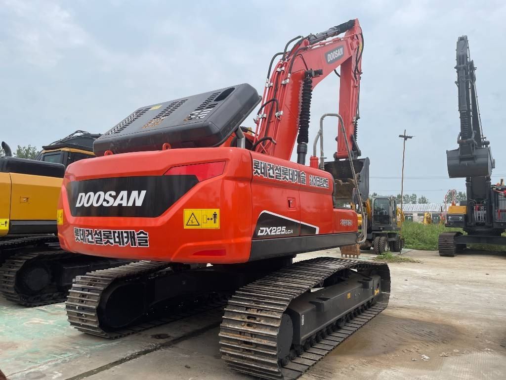 Doosan DX225LCA - Гусеничный экскаватор: фото 3 Doosan DX225LCA - Гусеничный экскаватор: фото 3