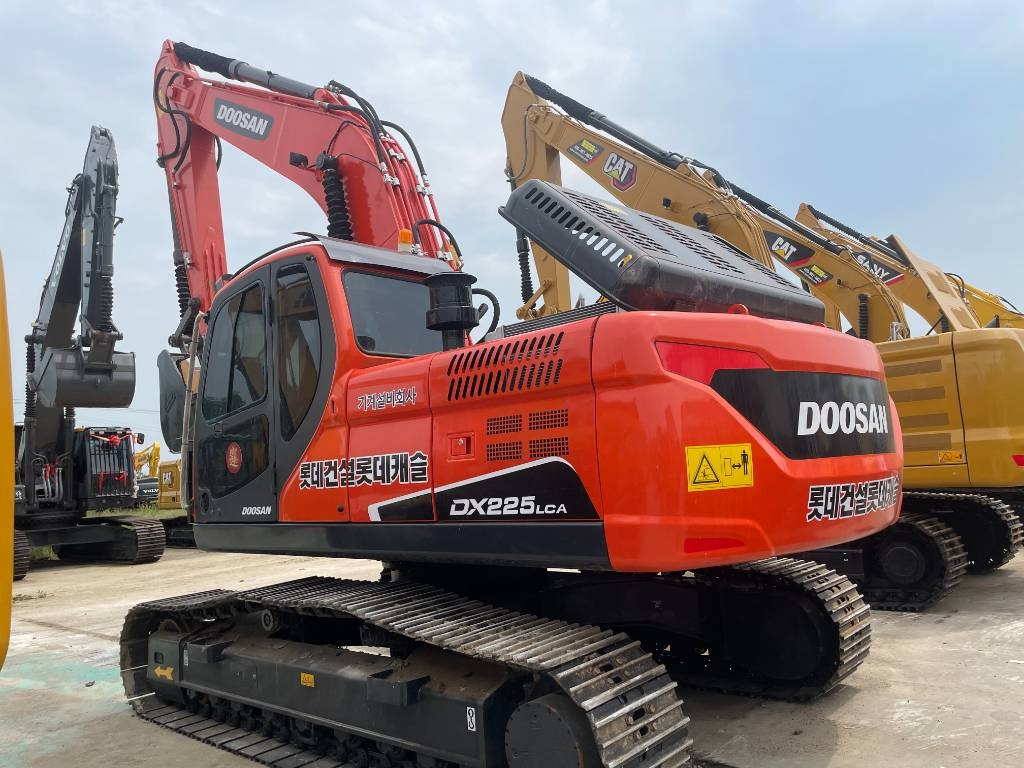 Doosan DX225LCA - Гусеничный экскаватор: фото 1 Doosan DX225LCA - Гусеничный экскаватор: фото 1