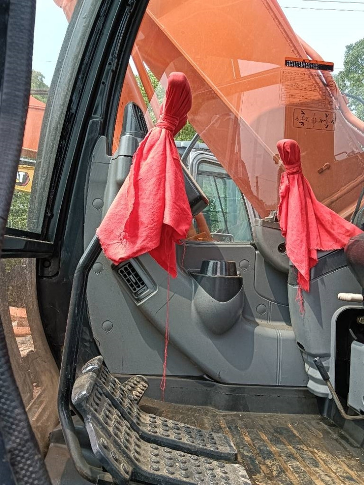 Hitachi ZX 160 - Гусеничный экскаватор: фото 3 Hitachi ZX 160 - Гусеничный экскаватор: фото 3