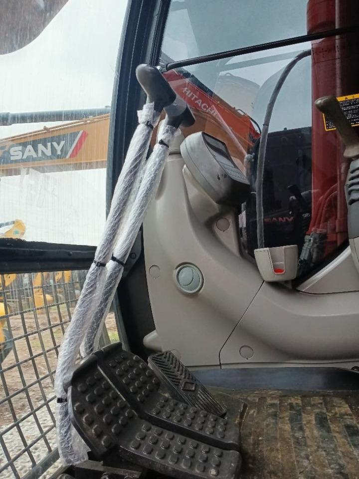 Hitachi ZX 200 - Гусеничный экскаватор: фото 4 Hitachi ZX 200 - Гусеничный экскаватор: фото 4