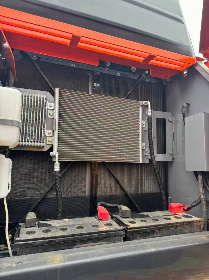 Hitachi ZX 200 - Гусеничный экскаватор: фото 3 Hitachi ZX 200 - Гусеничный экскаватор: фото 3