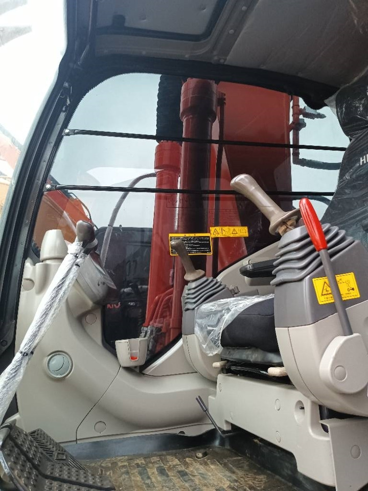 Hitachi ZX 200 - Гусеничный экскаватор: фото 3 Hitachi ZX 200 - Гусеничный экскаватор: фото 3