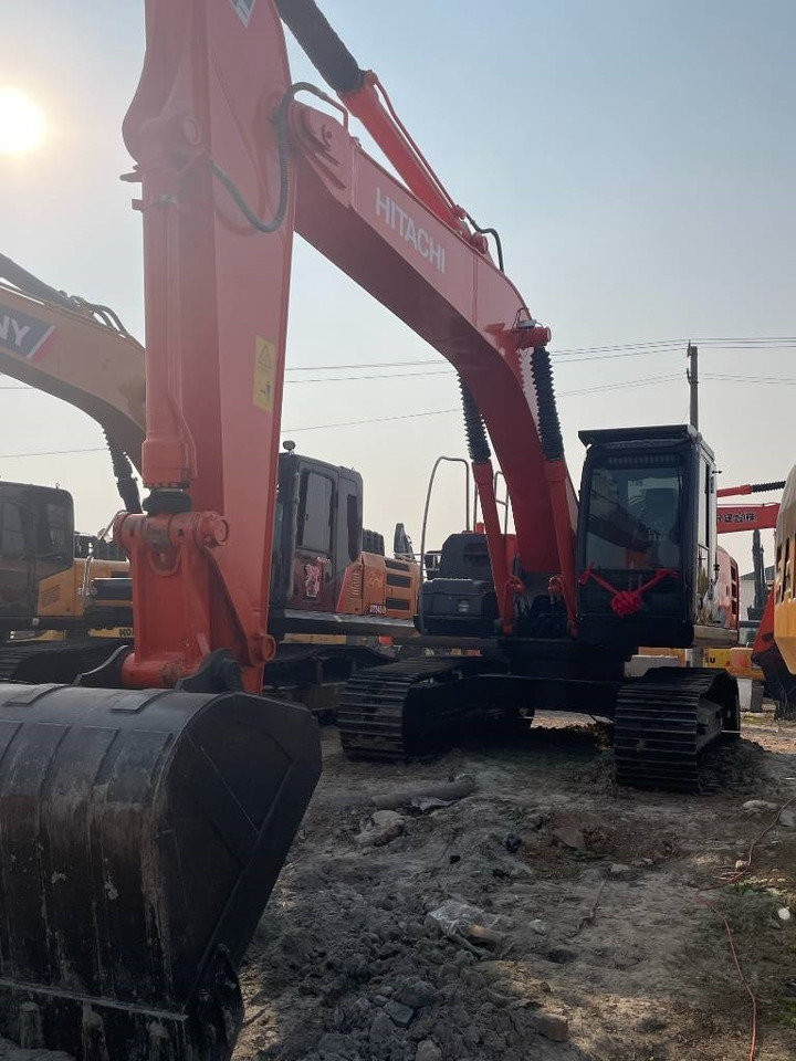 Hitachi ZX 210 - Гусеничный экскаватор: фото 5 Hitachi ZX 210 - Гусеничный экскаватор: фото 5