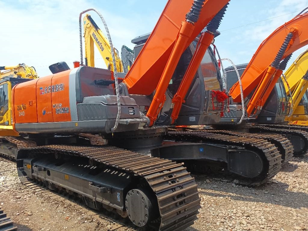 Hitachi ZX 240 - Гусеничный экскаватор: фото 4 Hitachi ZX 240 - Гусеничный экскаватор: фото 4
