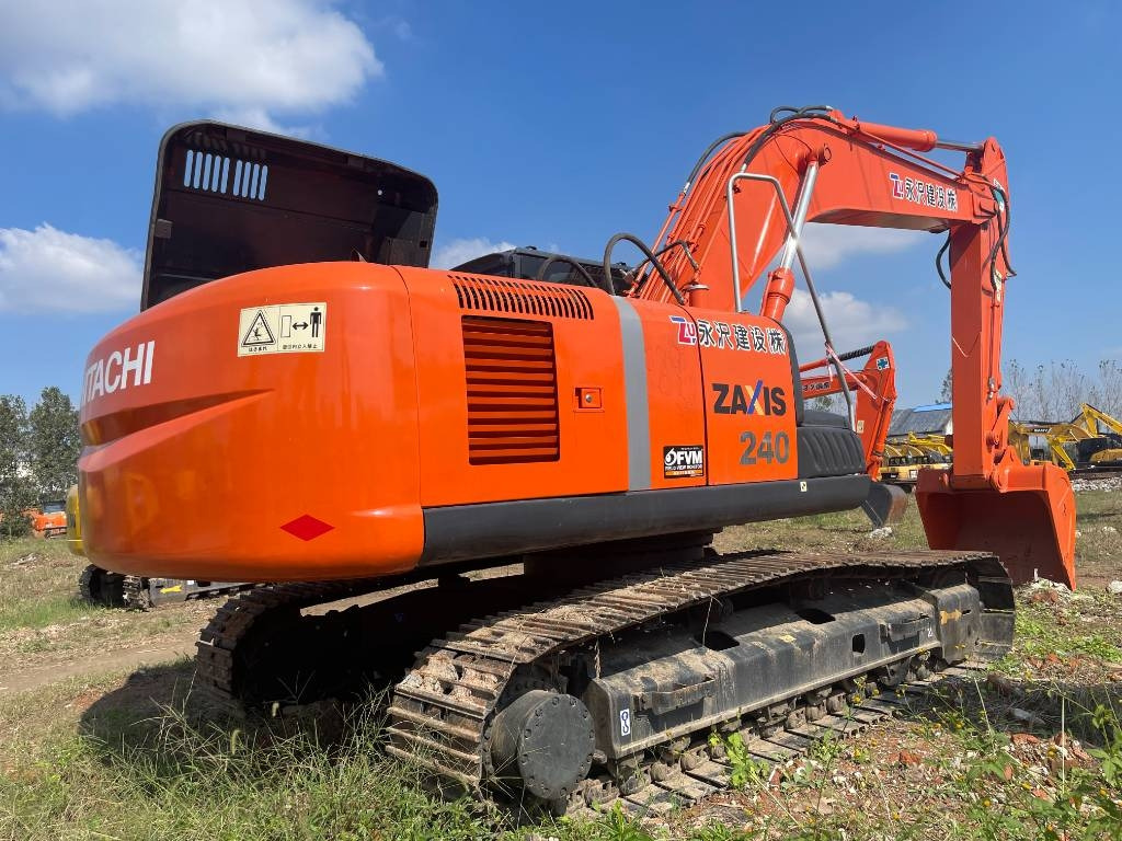 Hitachi ZX 240  - Гусеничный экскаватор: фото 1 Hitachi ZX 240  - Гусеничный экскаватор: фото 1
