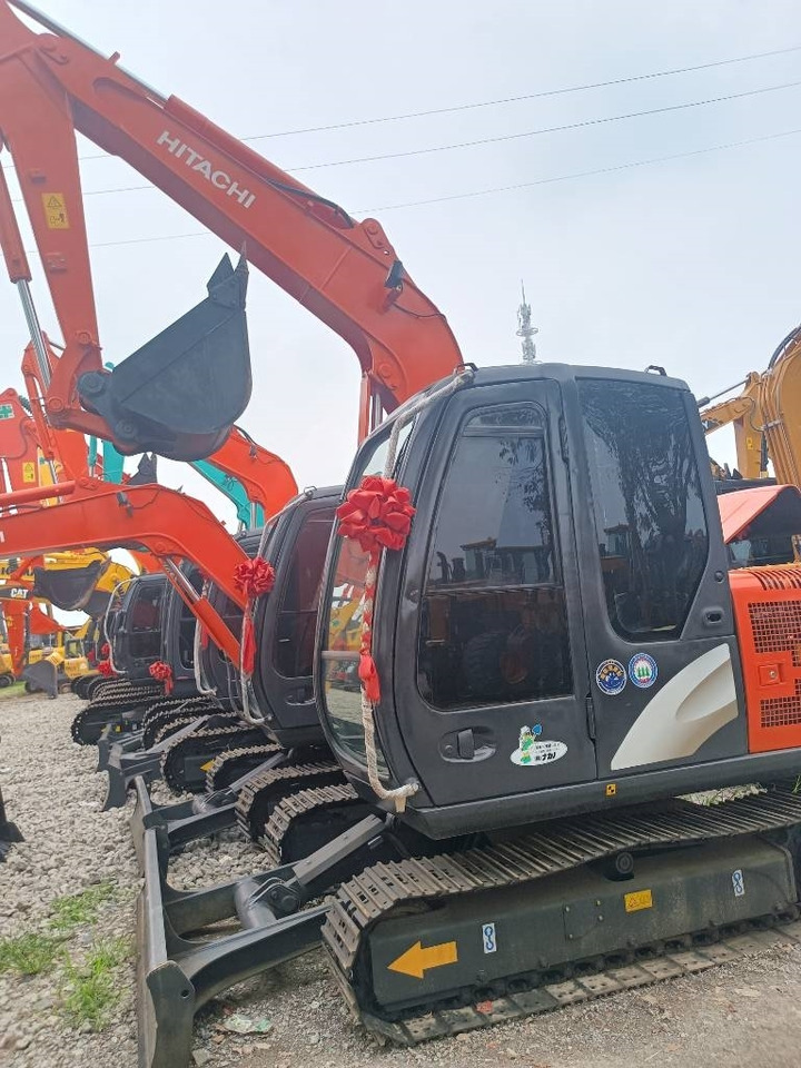 Hitachi ZX 60 - Гусеничный экскаватор: фото 1 Hitachi ZX 60 - Гусеничный экскаватор: фото 1