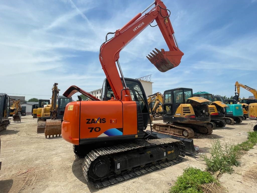 Hitachi ZX 70 - Мини-экскаватор: фото 1 Hitachi ZX 70 - Мини-экскаватор: фото 1