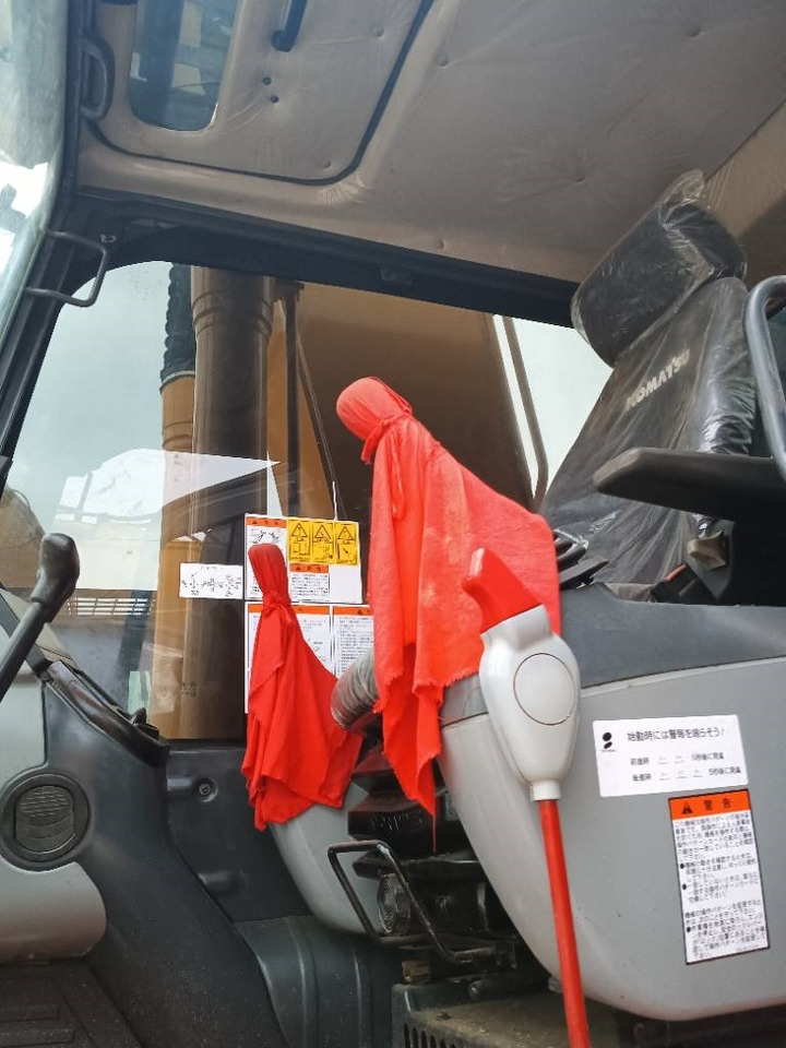 Komatsu PC 220-8 - Гусеничный экскаватор: фото 5 Komatsu PC 220-8 - Гусеничный экскаватор: фото 5