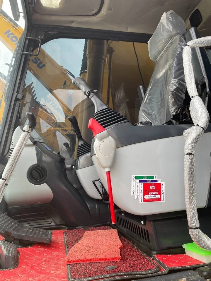 Komatsu PC 220 - Гусеничный экскаватор: фото 3 Komatsu PC 220 - Гусеничный экскаватор: фото 3