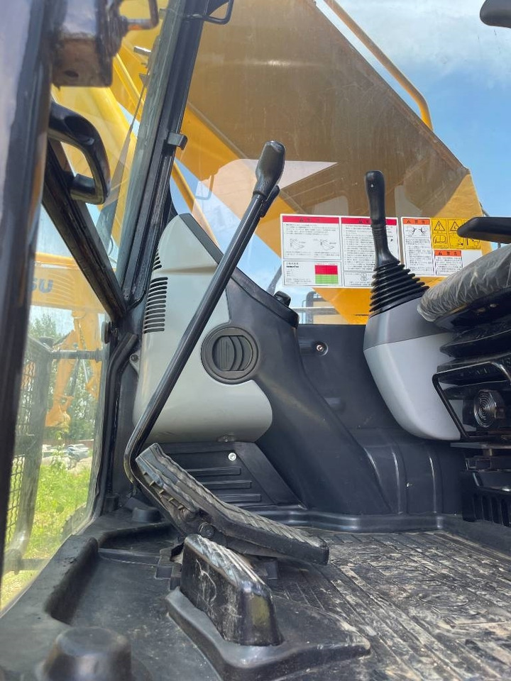 Komatsu PC 220 - Гусеничный экскаватор: фото 4 Komatsu PC 220 - Гусеничный экскаватор: фото 4