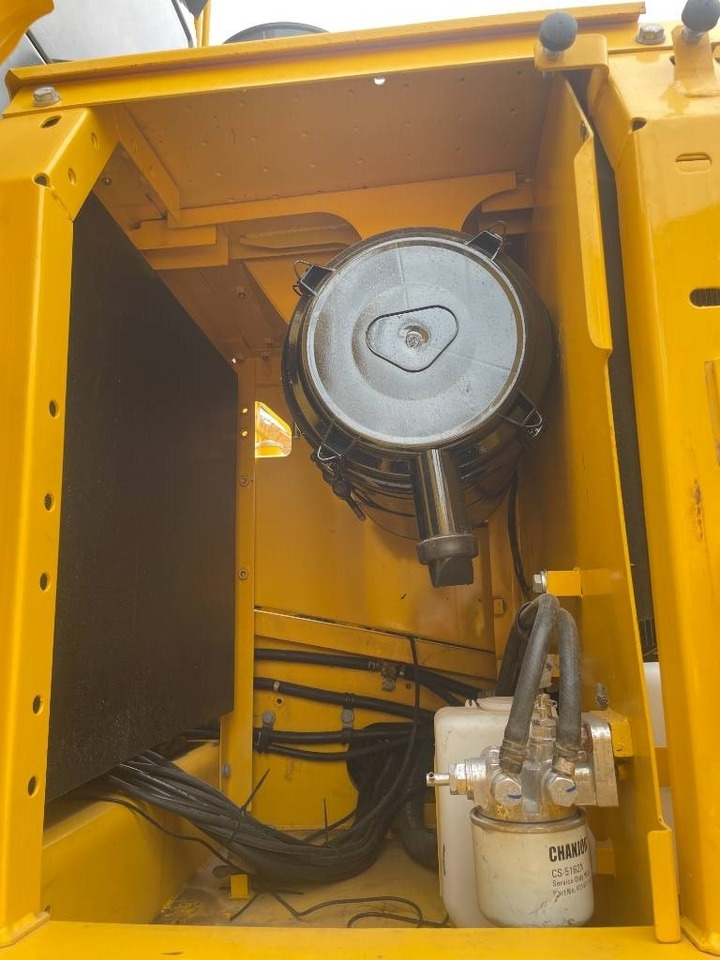 Komatsu PC 220 - Гусеничный экскаватор: фото 4 Komatsu PC 220 - Гусеничный экскаватор: фото 4