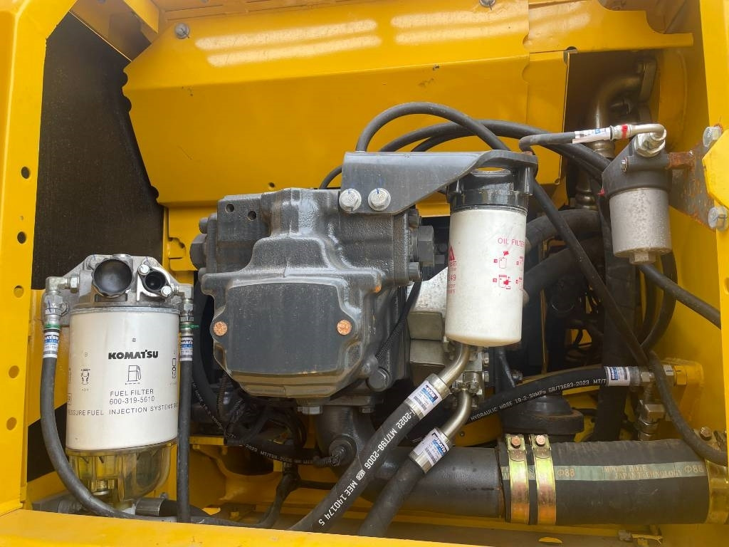 Komatsu PC 220 - Гусеничный экскаватор: фото 2 Komatsu PC 220 - Гусеничный экскаватор: фото 2
