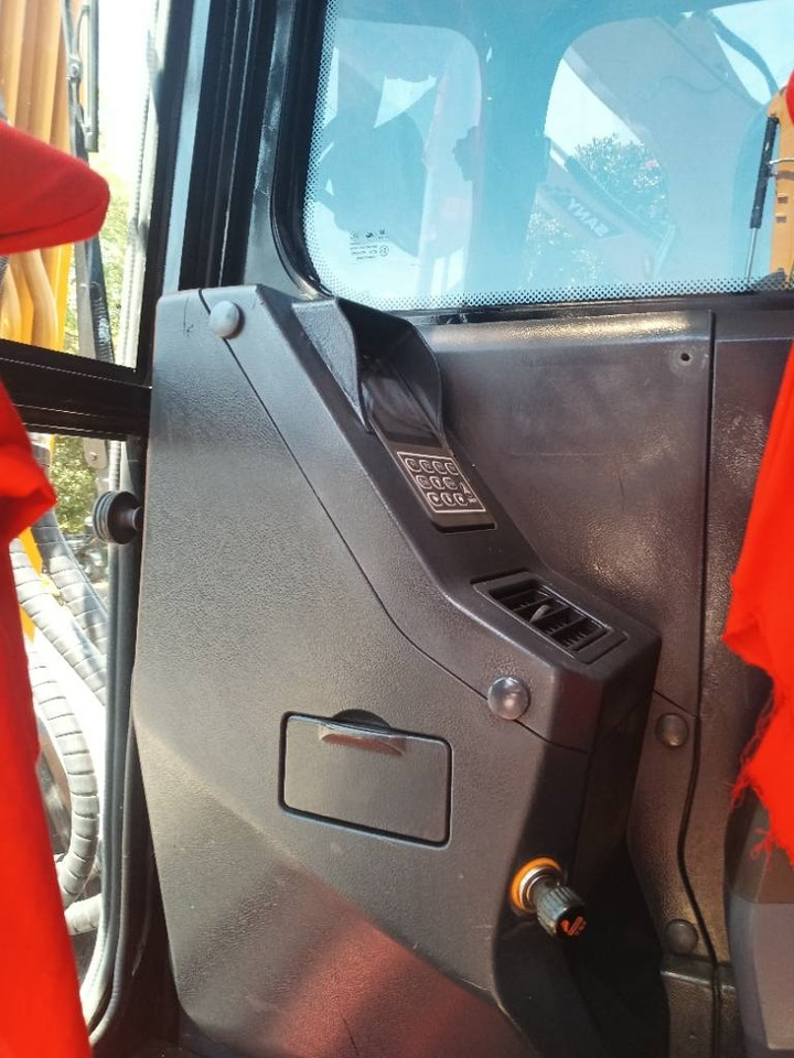 Sany 60C - Гусеничный экскаватор: фото 5 Sany 60C - Гусеничный экскаватор: фото 5