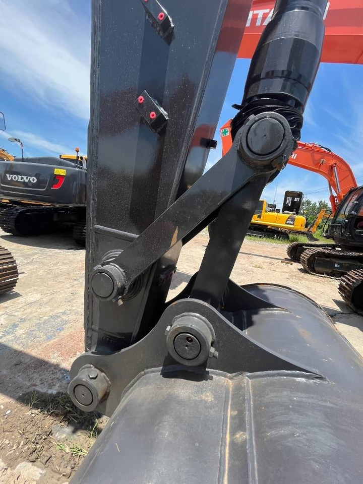 Volvo EC 140 - Гусеничный экскаватор: фото 2 Volvo EC 140 - Гусеничный экскаватор: фото 2