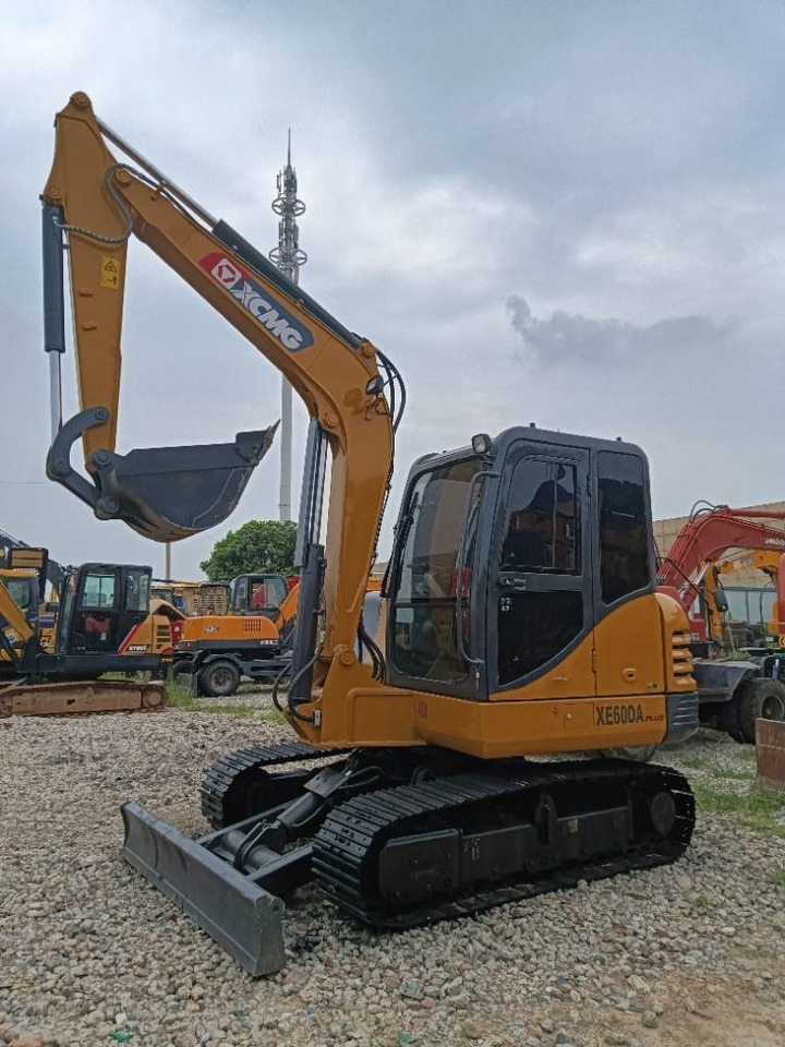 XCMG XE 60 DA  - Мини-экскаватор: фото 2 XCMG XE 60 DA  - Мини-экскаватор: фото 2