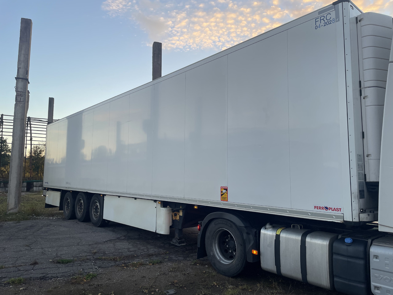 SCHMITZ SKO24 with meat hooks and 2 zone freezer - Полуприцеп-рефрижератор: фото 5 SCHMITZ SKO24 with meat hooks and 2 zone freezer - Полуприцеп-рефрижератор: фото 5