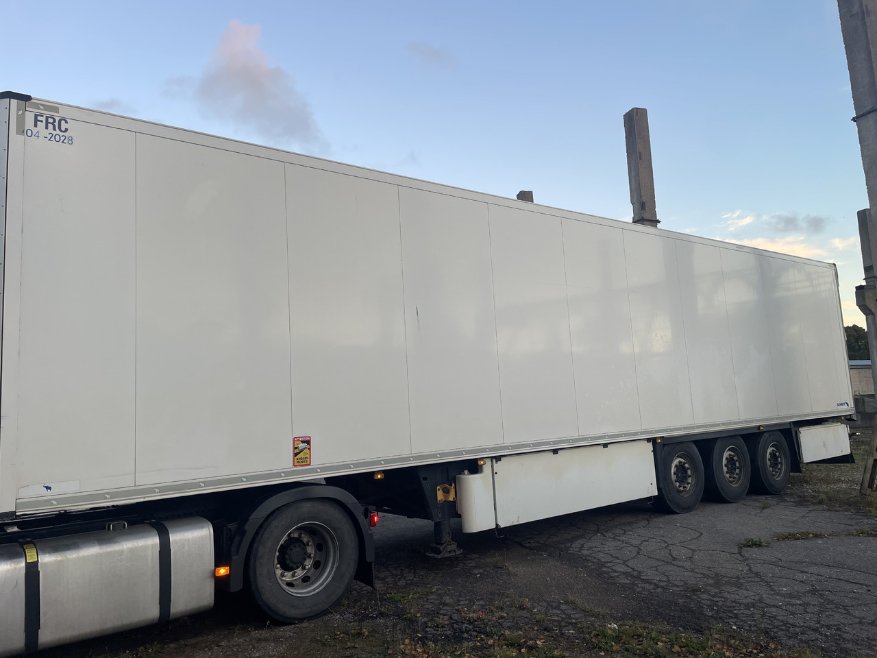 SCHMITZ SKO24 with meat hooks and 2 zone freezer - Полуприцеп-рефрижератор: фото 4 SCHMITZ SKO24 with meat hooks and 2 zone freezer - Полуприцеп-рефрижератор: фото 4