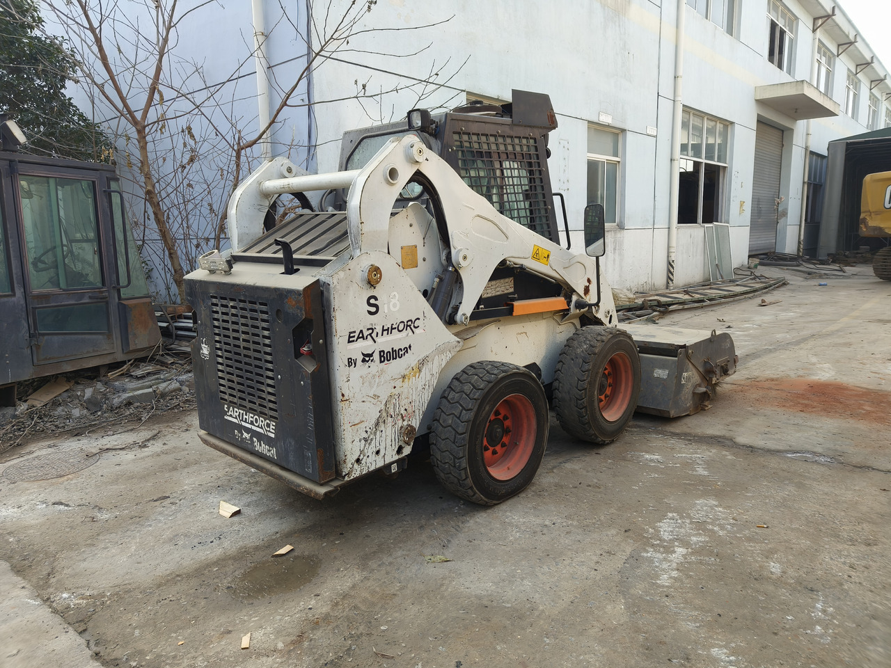 BOBCAT s18 - Мини-погрузчик с бортовым поворотом: фото 2 BOBCAT s18 - Мини-погрузчик с бортовым поворотом: фото 2
