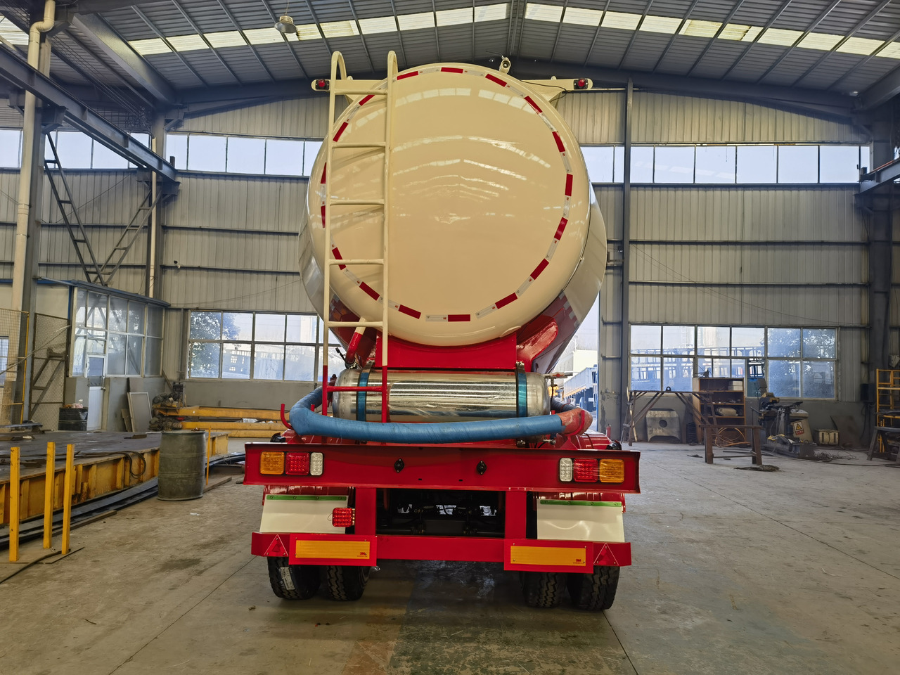 JSIE JSIE9404GFL - Полуприцеп-цистерна: фото 3 JSIE JSIE9404GFL - Полуприцеп-цистерна: фото 3