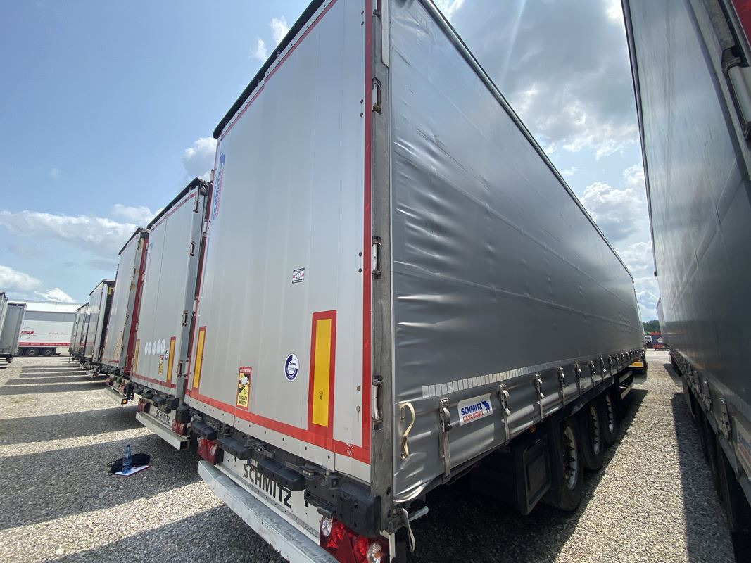 SCHMITZ CARGOBULL SCB S3T FIRANA - Тентованный прицеп: фото 3 SCHMITZ CARGOBULL SCB S3T FIRANA - Тентованный прицеп: фото 3