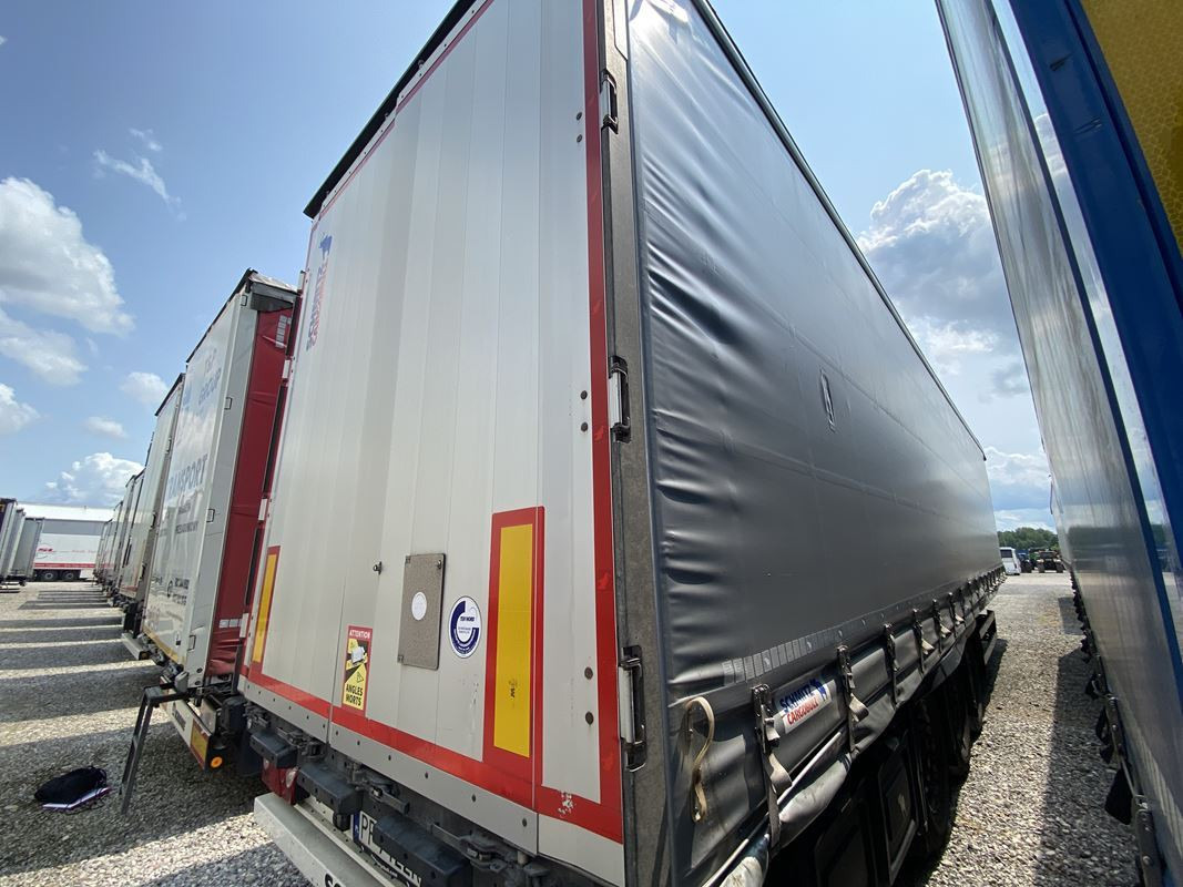 SCHMITZ CARGOBULL SCB S3T FIRANA - Тентованный прицеп: фото 3 SCHMITZ CARGOBULL SCB S3T FIRANA - Тентованный прицеп: фото 3