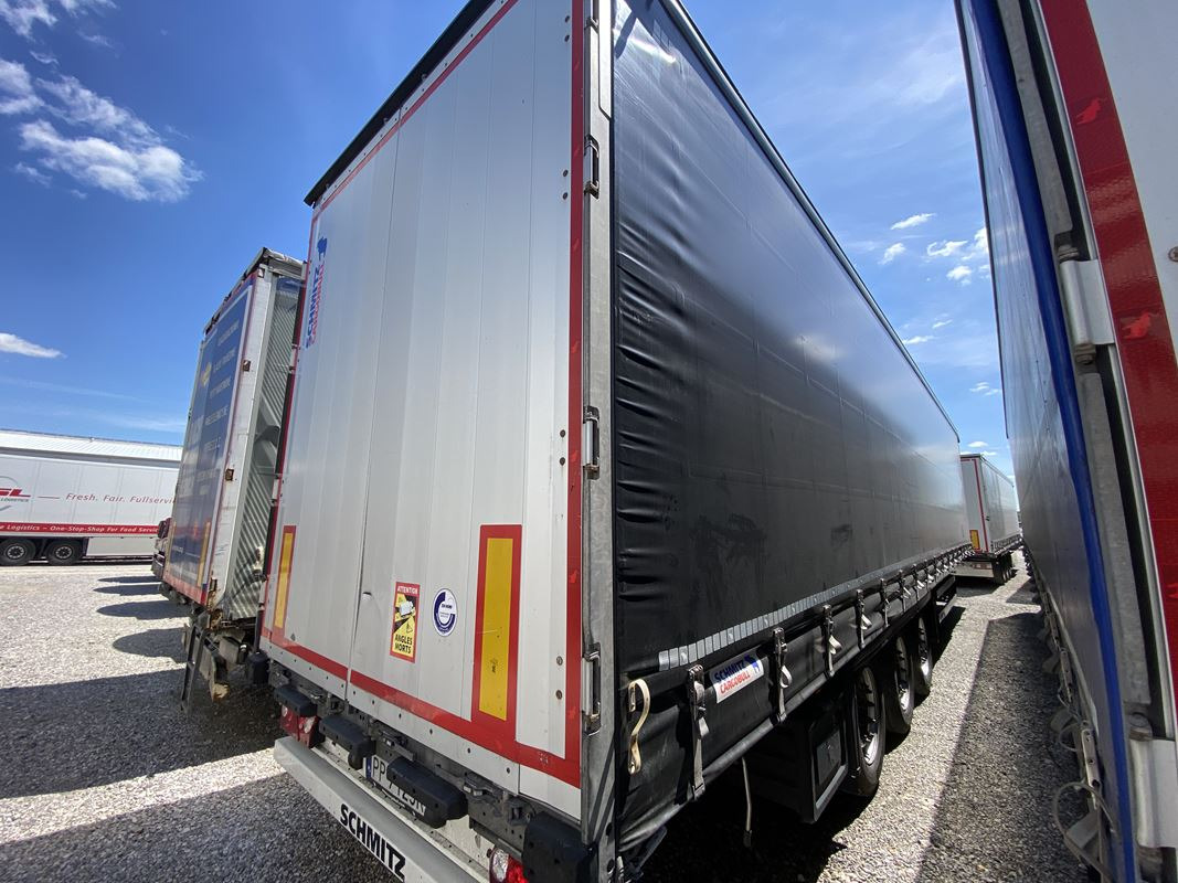 SCHMITZ CARGOBULL SCB S3T FIRANA - Тентованный прицеп: фото 3 SCHMITZ CARGOBULL SCB S3T FIRANA - Тентованный прицеп: фото 3