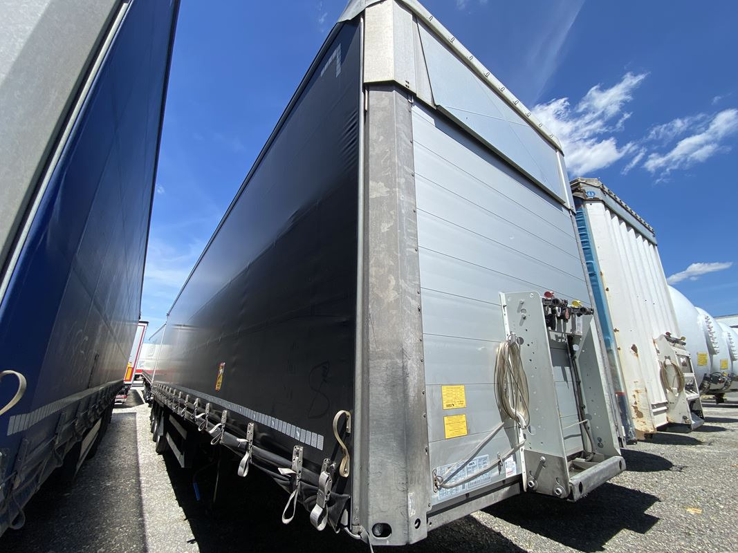 SCHMITZ CARGOBULL SCB S3T FIRANA - Тентованный прицеп: фото 4 SCHMITZ CARGOBULL SCB S3T FIRANA - Тентованный прицеп: фото 4