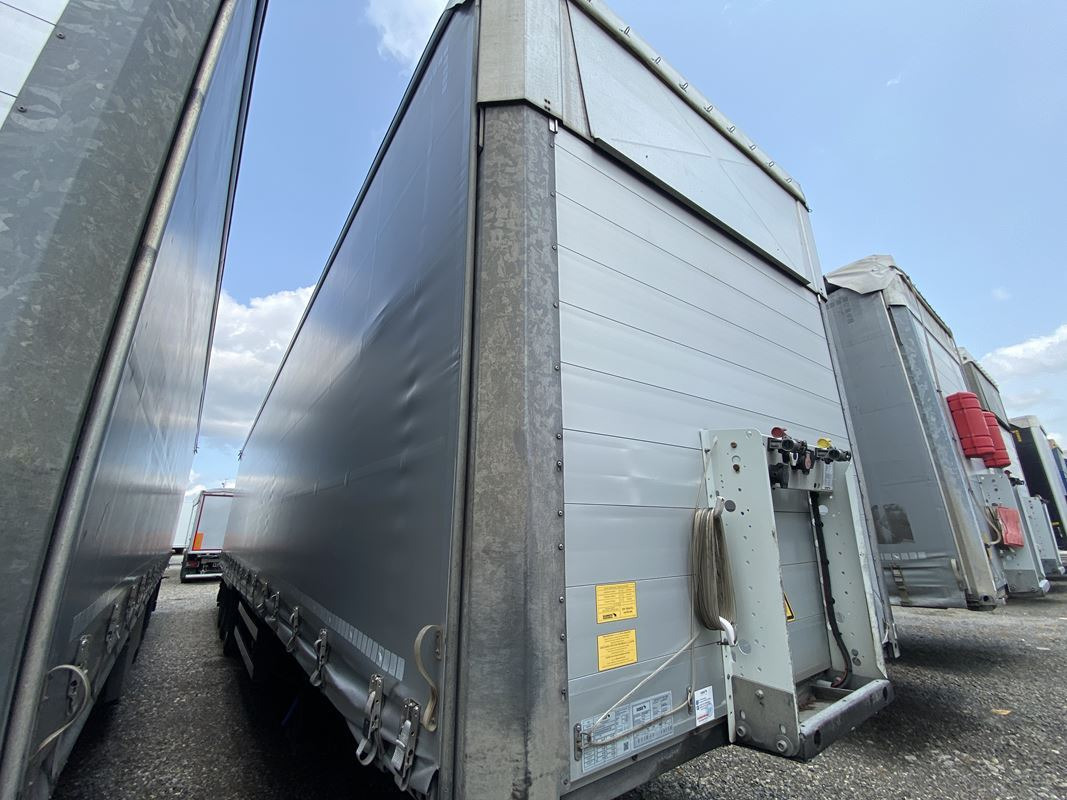 SCHMITZ CARGOBULL SCB S3T FIRANA - Тентованный прицеп: фото 4 SCHMITZ CARGOBULL SCB S3T FIRANA - Тентованный прицеп: фото 4