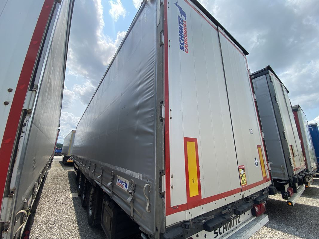 SCHMITZ CARGOBULL SCB S3T FIRANA - Тентованный прицеп: фото 2 SCHMITZ CARGOBULL SCB S3T FIRANA - Тентованный прицеп: фото 2
