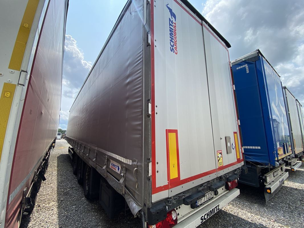 SCHMITZ CARGOBULL SCB S3T FIRANA - Тентованный прицеп: фото 2 SCHMITZ CARGOBULL SCB S3T FIRANA - Тентованный прицеп: фото 2