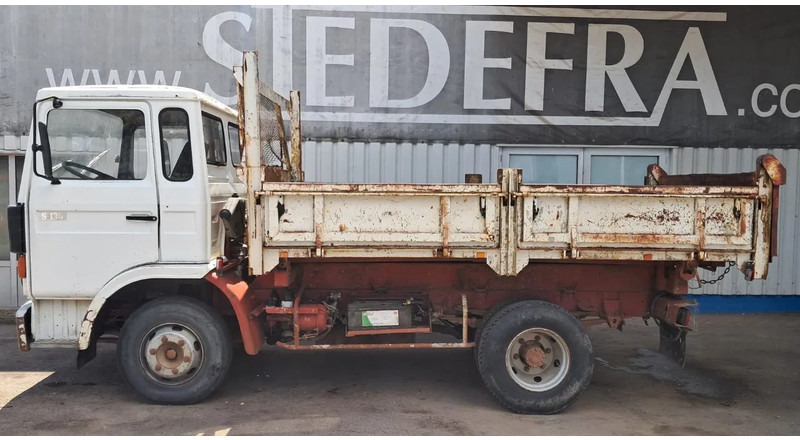 Renault Midliner S 130 , 6 Cylinder , 3 Way Tipper , Spring suspensiom - Самосвал: фото 5 Renault Midliner S 130 , 6 Cylinder , 3 Way Tipper , Spring suspensiom - Самосвал: фото 5