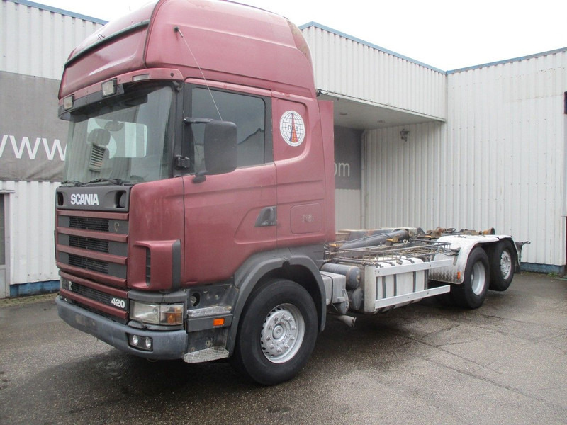 Фото интерьера 2: Крюковой мультилифт Scania R124-420 6x2 , Manual , Intarder , Airco , haakarm truck Фото интерьера 2: Крюковой мультилифт Scania R124-420 6x2 , Manual , Intarder , Airco , haakarm truck