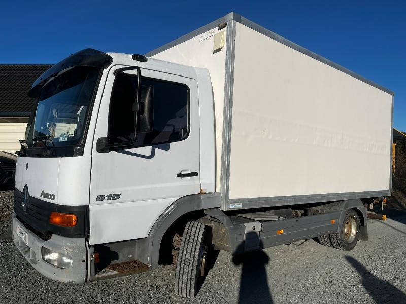 1999 Mercedes-Benz Atego 815 skapbil med lift, 238572 km - Грузовик с закрытым кузовом: фото 1 1999 Mercedes-Benz Atego 815 skapbil med lift, 238572 km - Грузовик с закрытым кузовом: фото 1