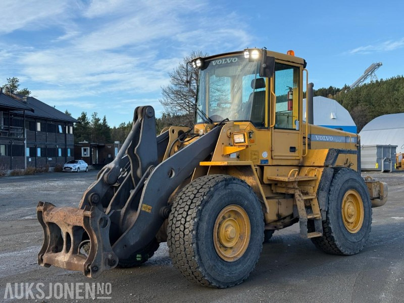 2001 Volvo L90D - 17 000kg - 8868t - Колёсный погрузчик: фото 1 2001 Volvo L90D - 17 000kg - 8868t - Колёсный погрузчик: фото 1