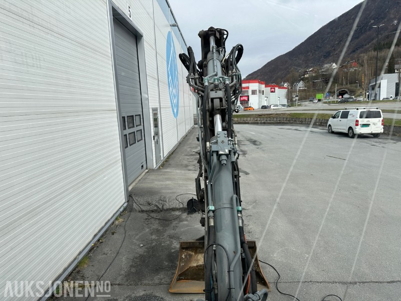 Экскаватор-погрузчик 2007 8600E LÄNNEN SKINNE/VEI GRAVELASTER M/PERSONLIFT, RAMMESTYRT - JERNBANE MASKIN: фото 16
