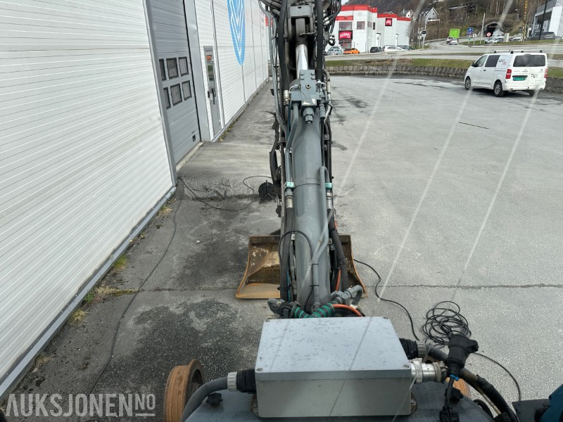 Экскаватор-погрузчик 2007 8600E LÄNNEN SKINNE/VEI GRAVELASTER M/PERSONLIFT, RAMMESTYRT - JERNBANE MASKIN: фото 15