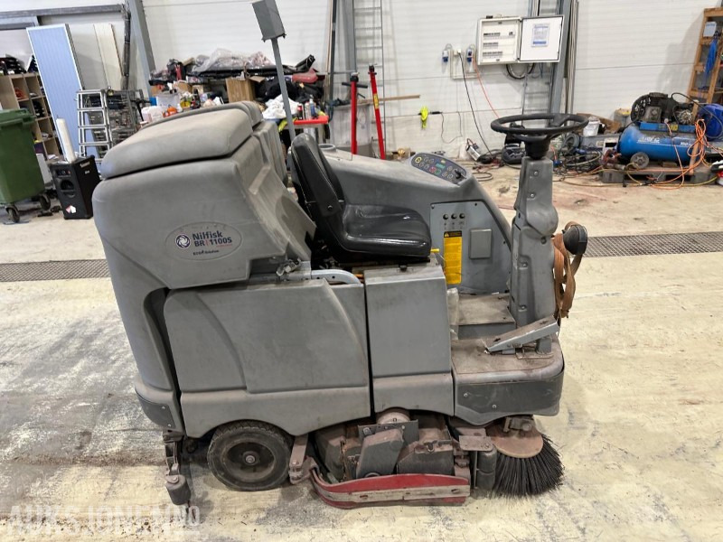 2008 Nilfisk BR1100S Koste og feiemaskin - Строительное оборудование: фото 1 2008 Nilfisk BR1100S Koste og feiemaskin - Строительное оборудование: фото 1
