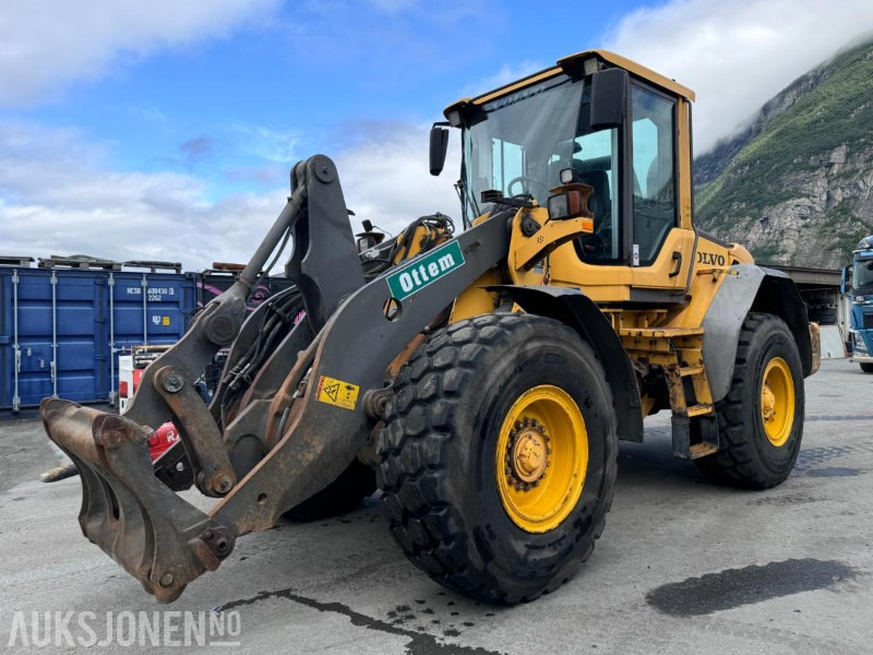 2009 Volvo L90F Hjullaster - Spakstyring - 2,3 m3 grusskuffe - Vekt - Sentralsmøring - Колёсный погрузчик: фото 1 2009 Volvo L90F Hjullaster - Spakstyring - 2,3 m3 grusskuffe - Vekt - Sentralsmøring - Колёсный погрузчик: фото 1